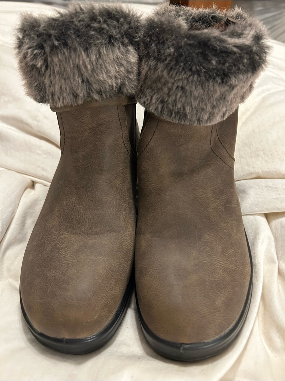 Women's Taupe Faux-Fur Cuff Winter Ankle Boots by